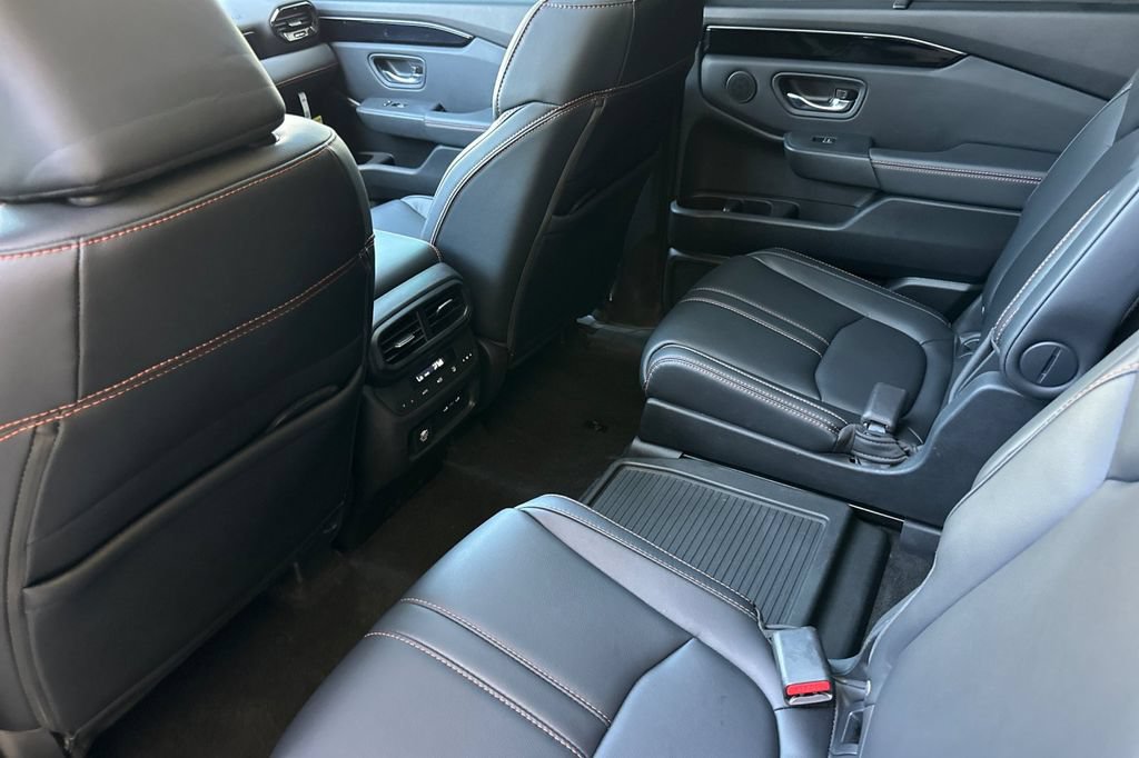 Certified 2025 Honda Pilot TrailSport image 13