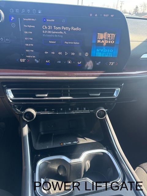 Used 2024 Chevrolet Traverse Z71 image 11