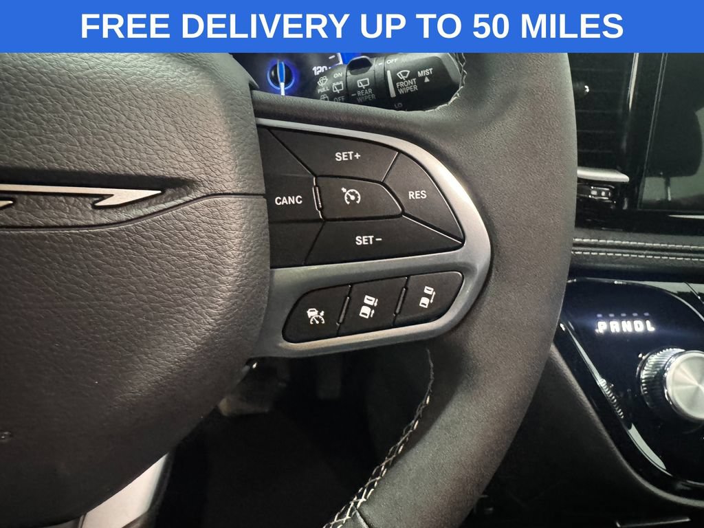 New 2027 Chrysler Pacifica Select w/ Family Tech Group AWD/4WD image 6