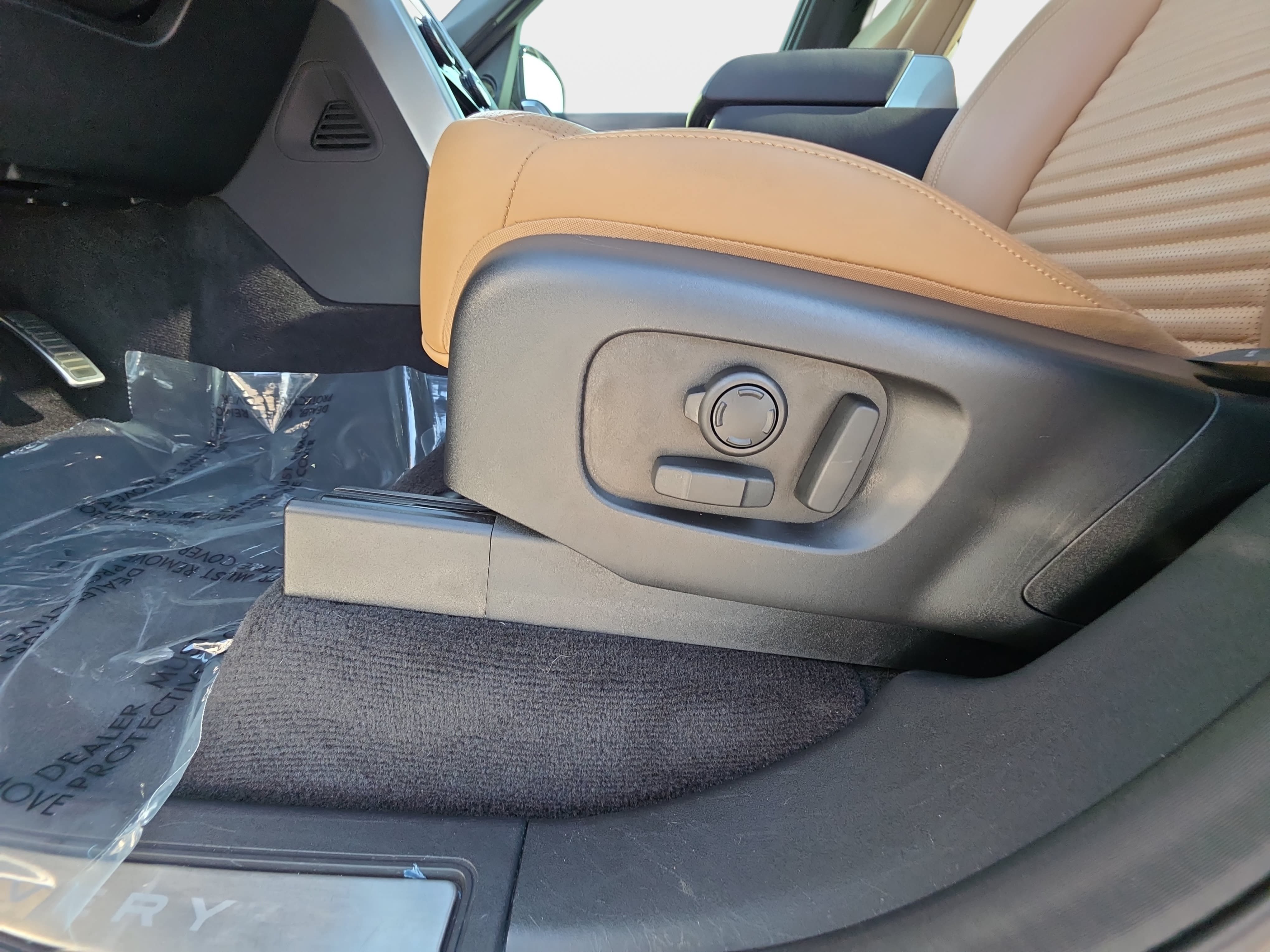 Certified 2025 Land Rover Discovery Dynamic SE AWD/4WD image 29