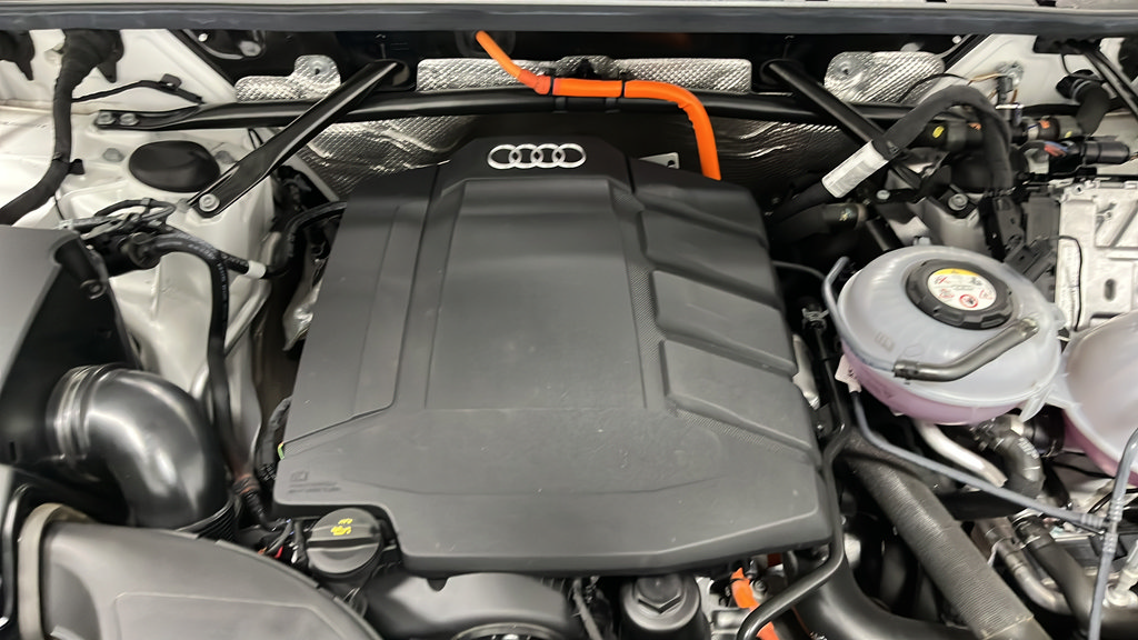 Used 2022 Audi Q5 e Premium w/ Convenience Package AWD/4WD image 28