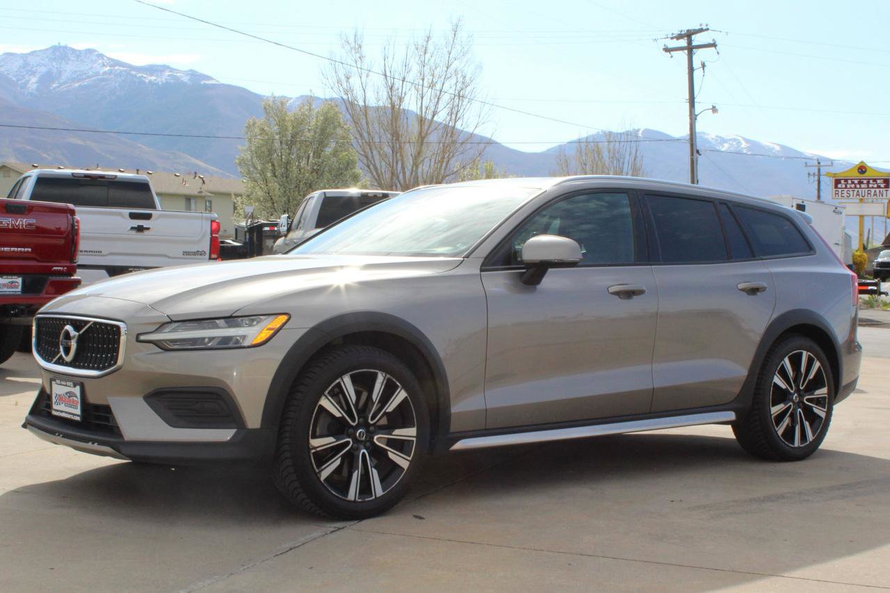 Used 2020 Volvo V60 T5 Cross Country image 28