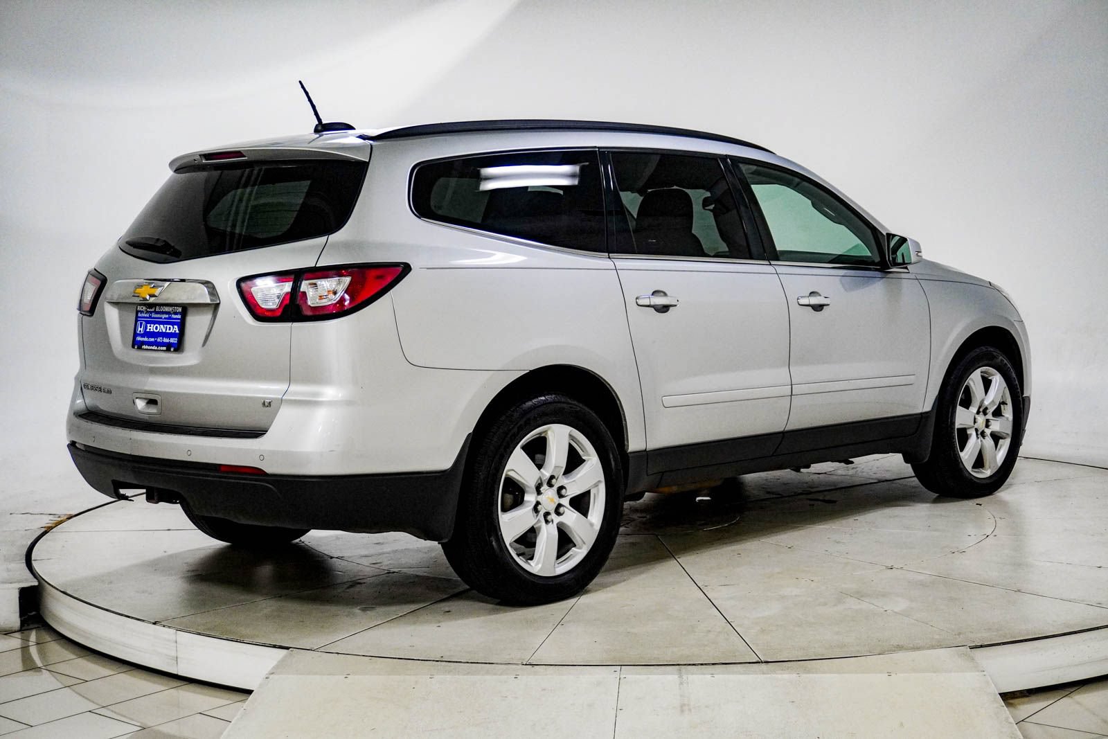Used 2017 Chevrolet Traverse LT w/ Style and Technology Package AWD/4WD image 10