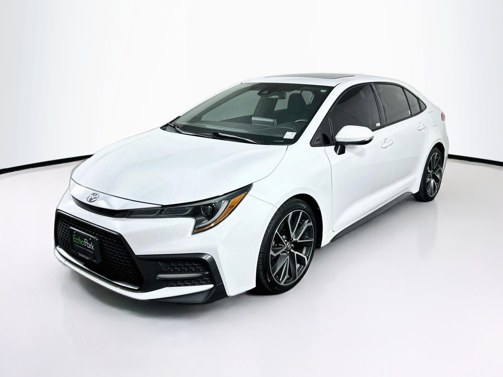 Used 2020 Toyota Corolla SE w/ SE Premium Package FWD image 3