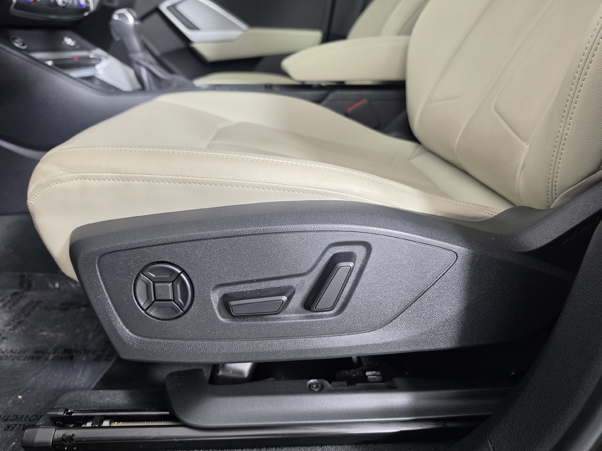 Used 2025 Audi Q3 2.0T Premium AWD/4WD image 4
