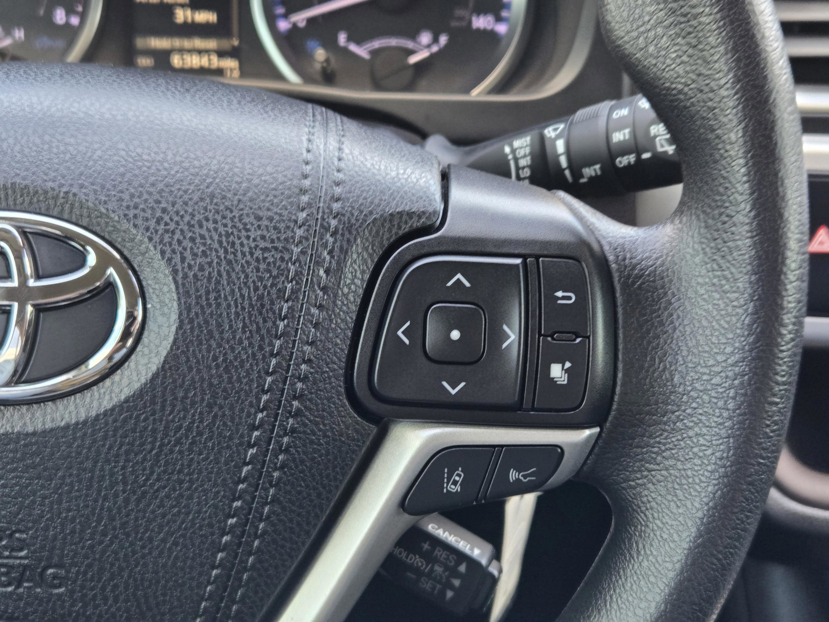 Used 2019 Toyota Highlander LE image 25