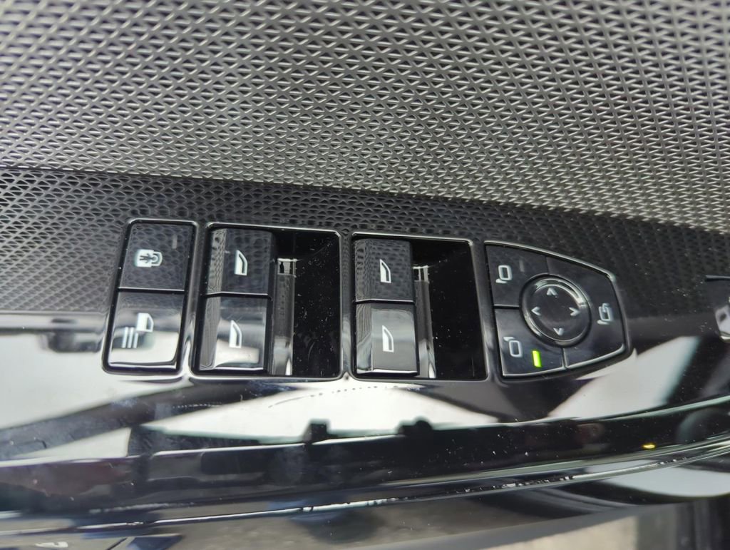 New 2025 BMW 760i xDrive w/ Executive Package image 12