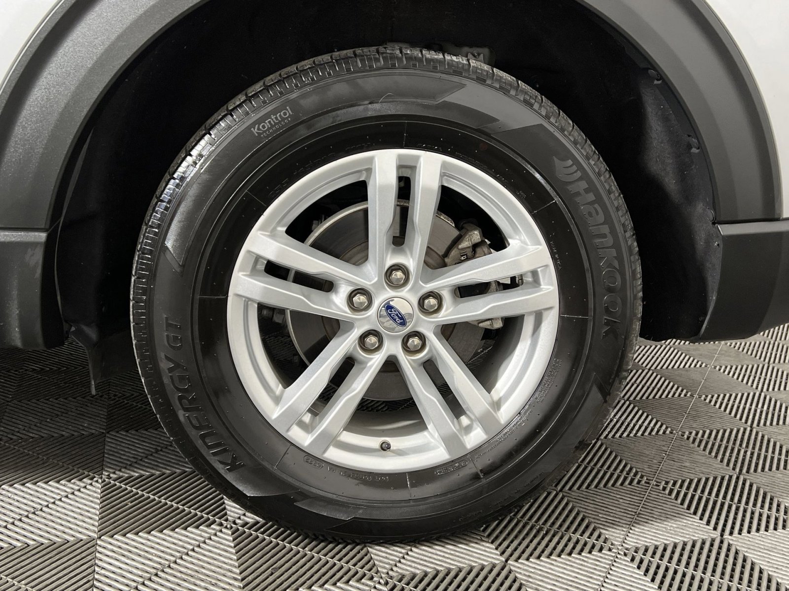 Used 2022 Ford Explorer XLT image 12