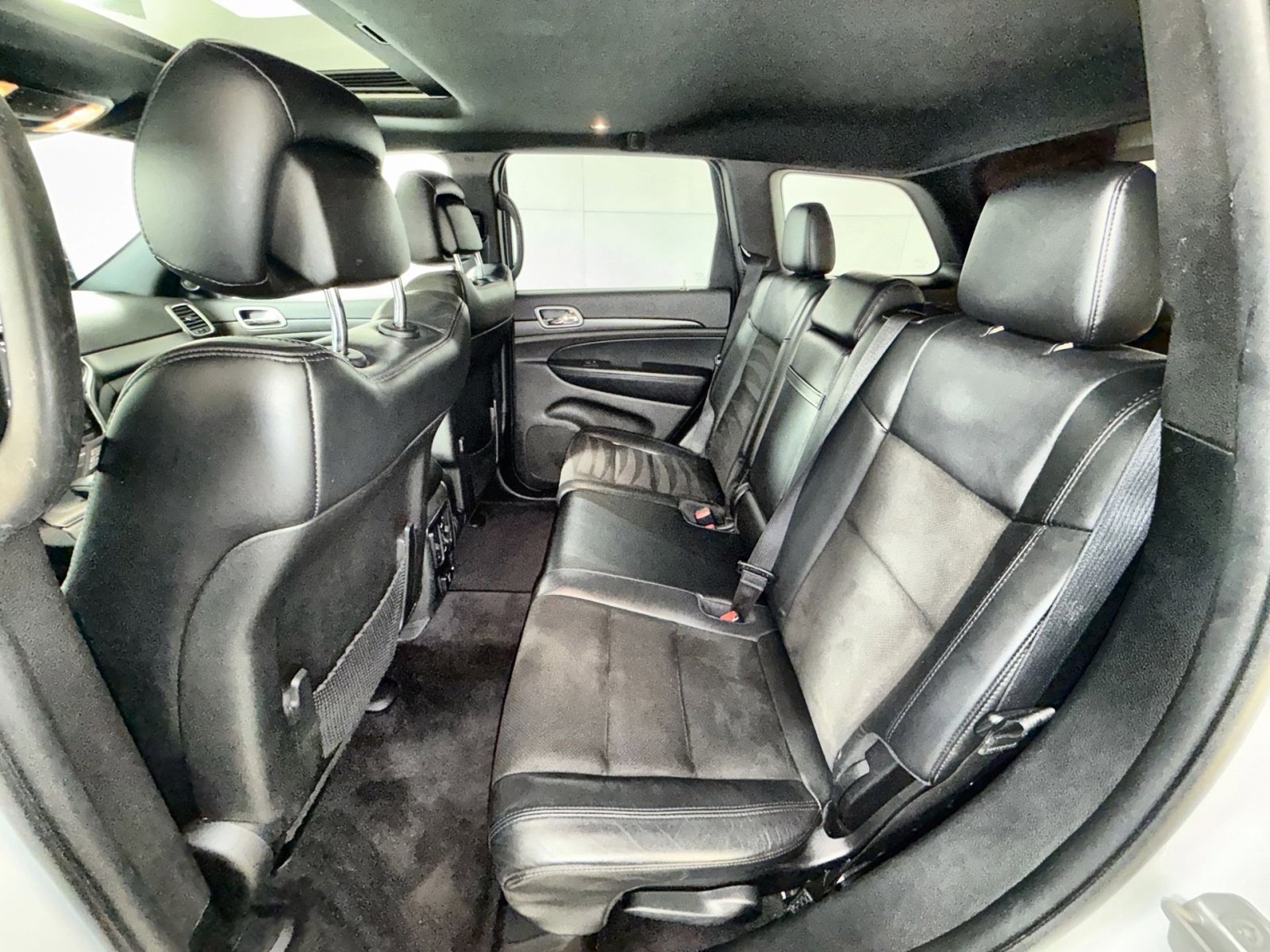 Used 2018 Jeep Grand Cherokee Altitude image 25