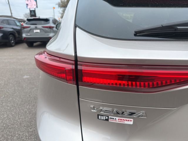 Used 2021 Toyota Venza XLE image 10