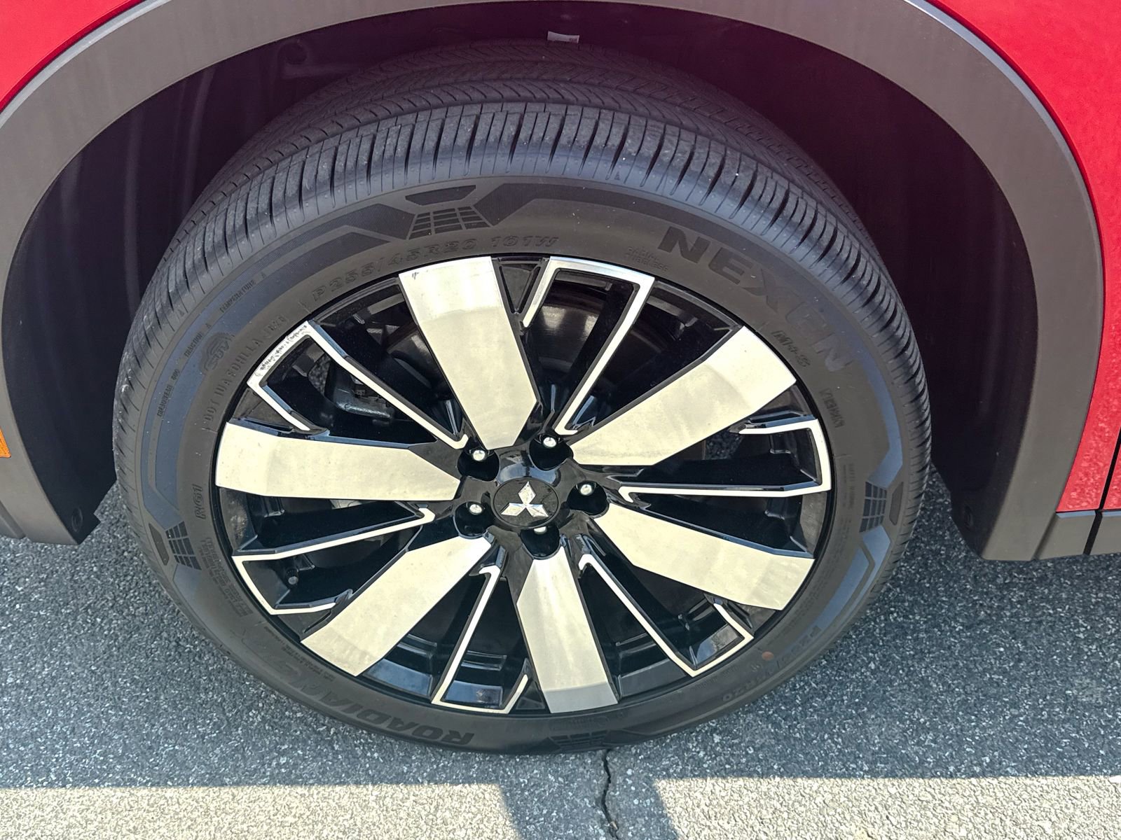 Used 2025 Mitsubishi Outlander SE image 10