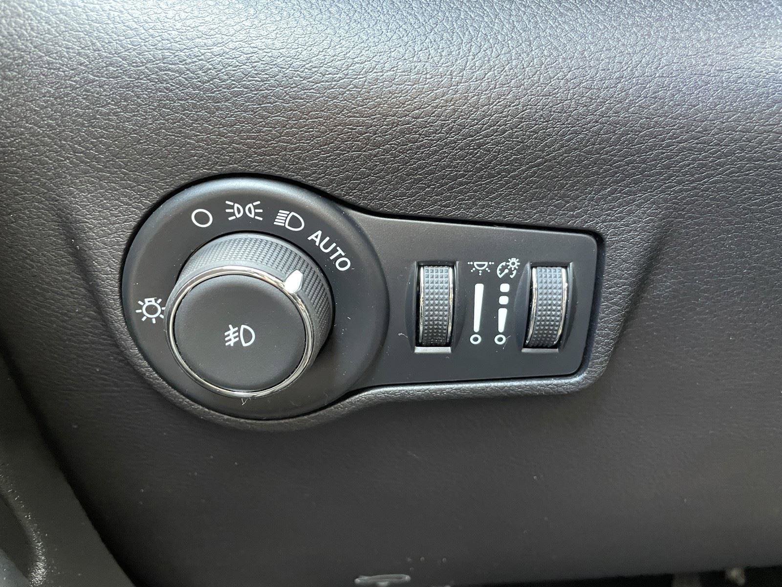 Used 2025 Jeep Compass Trailhawk w/ Trailhawk Elite Group image 28