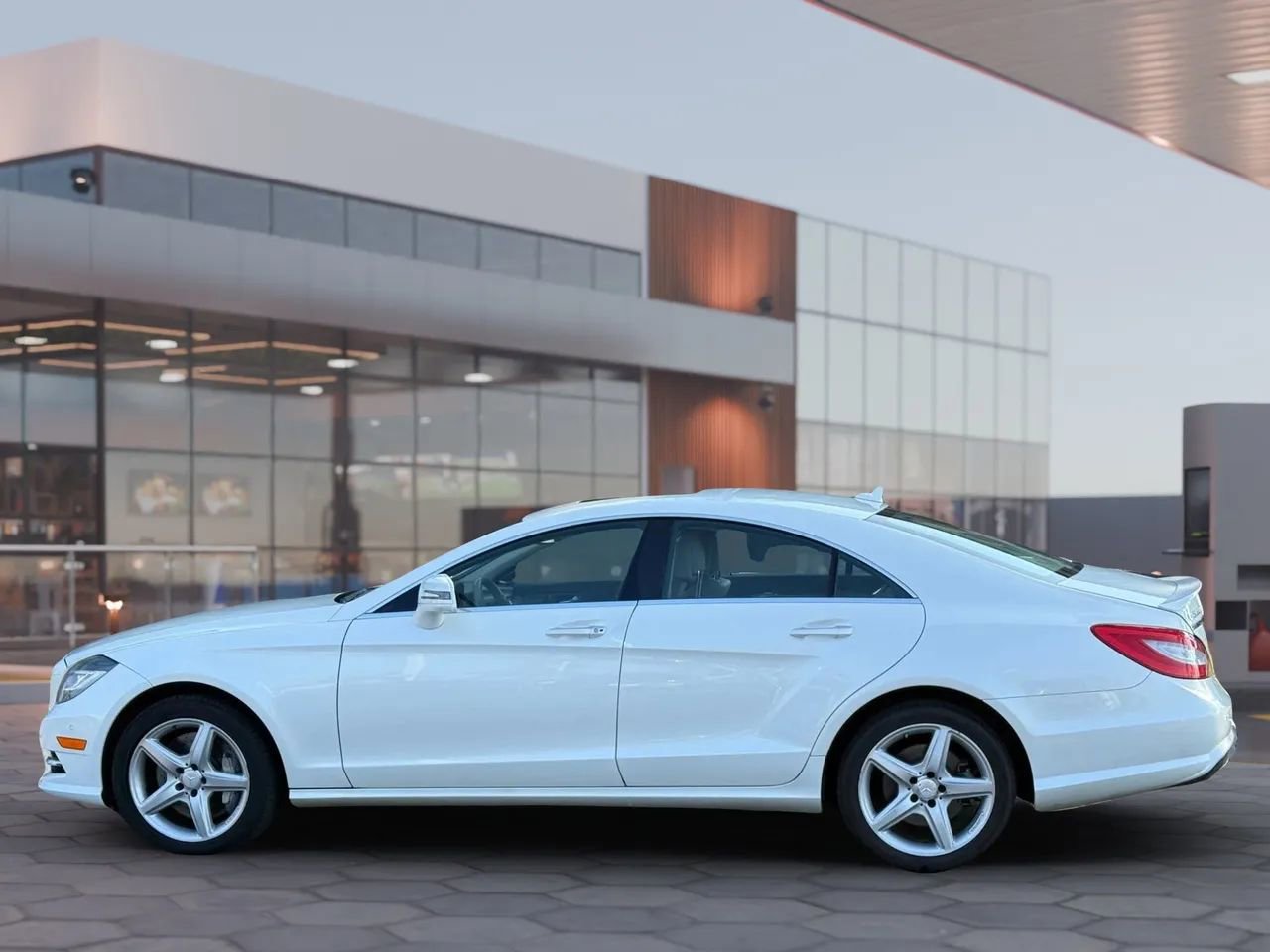 Used 2014 Mercedes-Benz CLS 550 4MATIC image 3