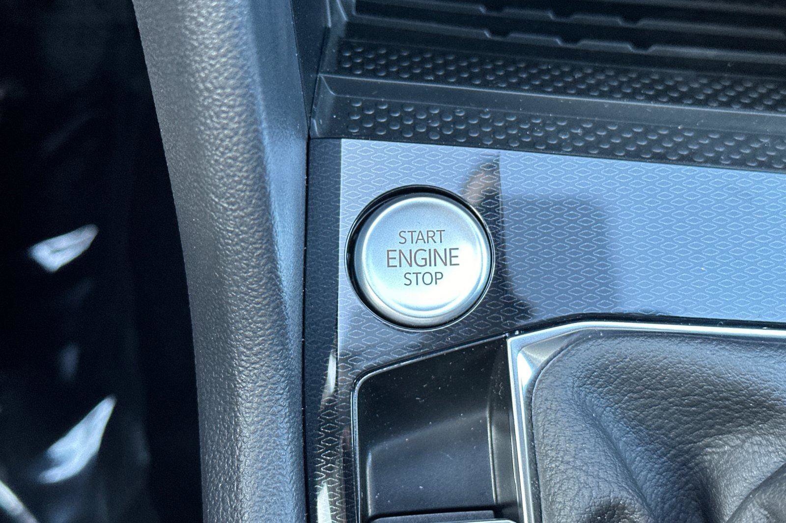 New 2026 Volkswagen Taos SEL image 22