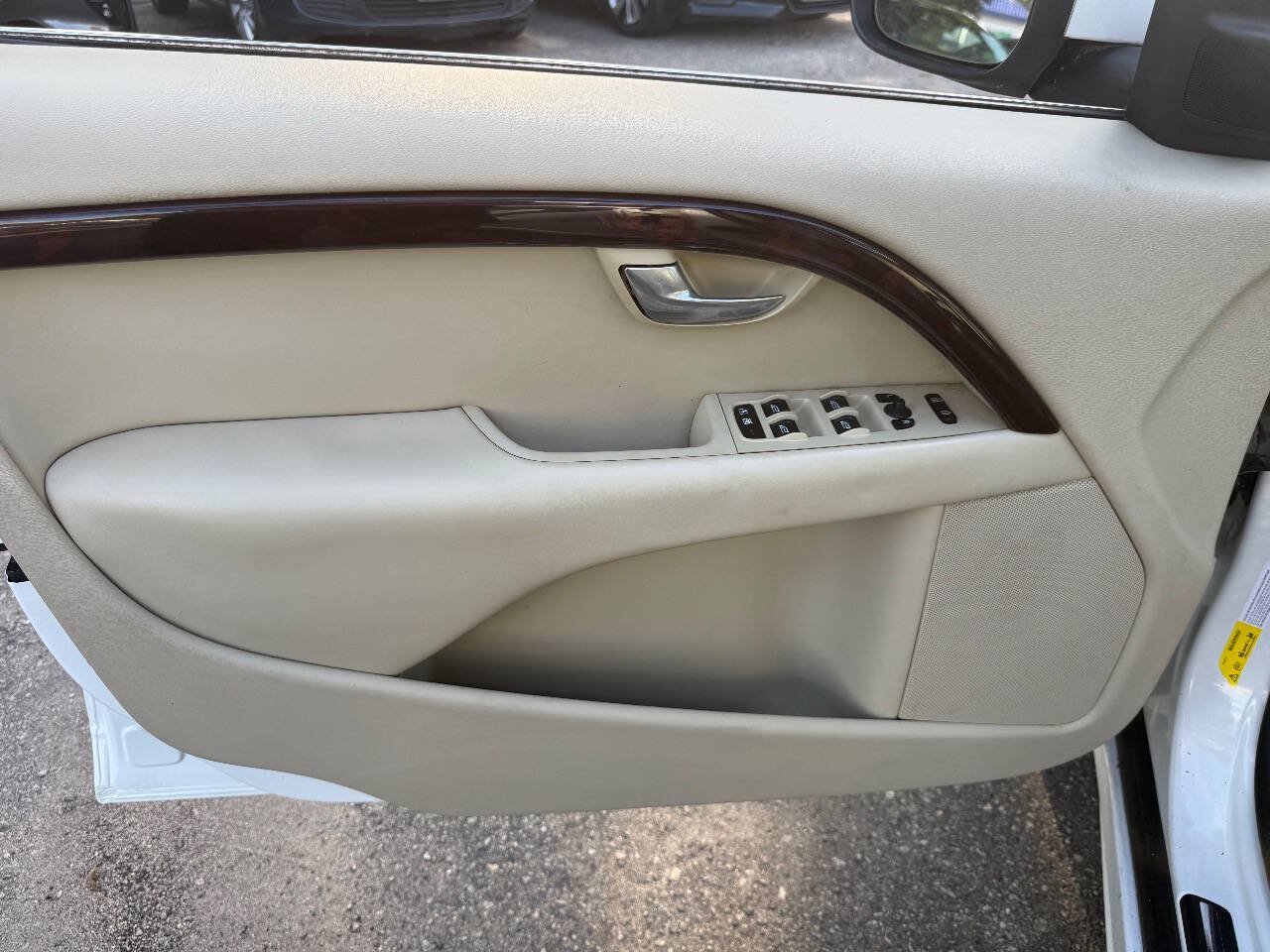 Used 2008 Volvo V70 FWD image 14