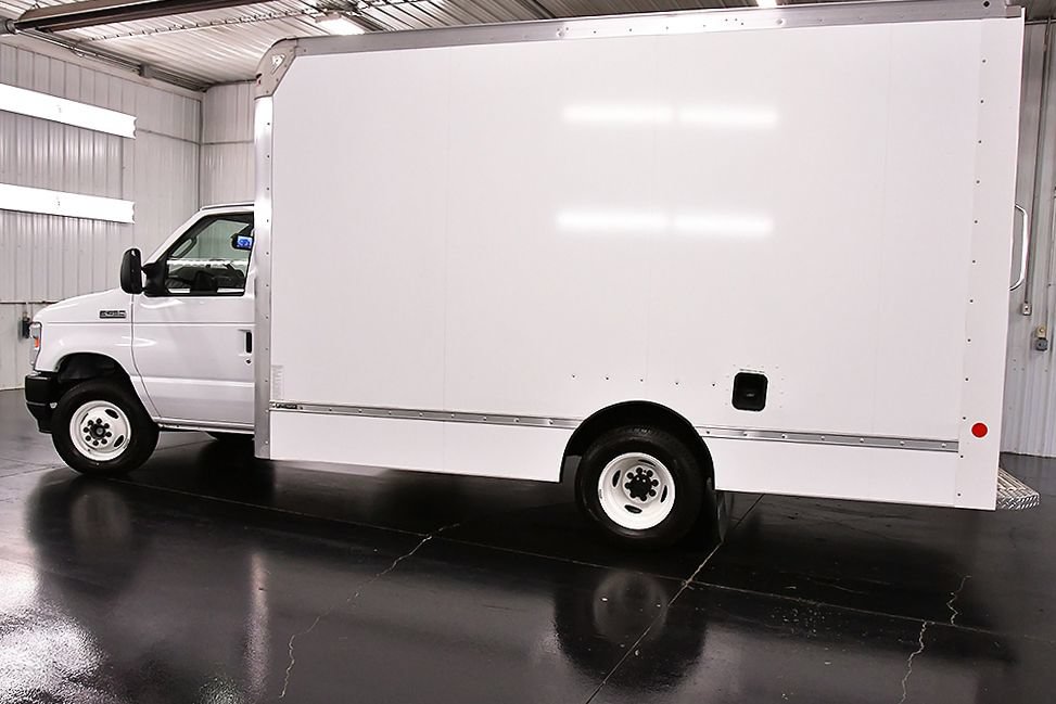 Used 2024 Ford E-450 and Econoline 450 Super Duty w/ Driver's Safety Package RWD image 4