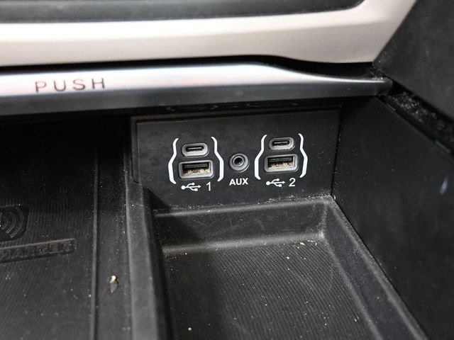 Used 2023 Chrysler Pacifica Limited FWD image 31
