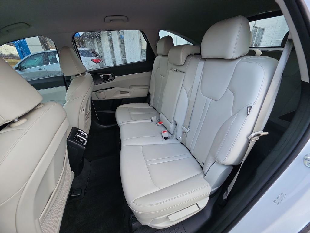 Used 2024 Kia Sorento S image 22