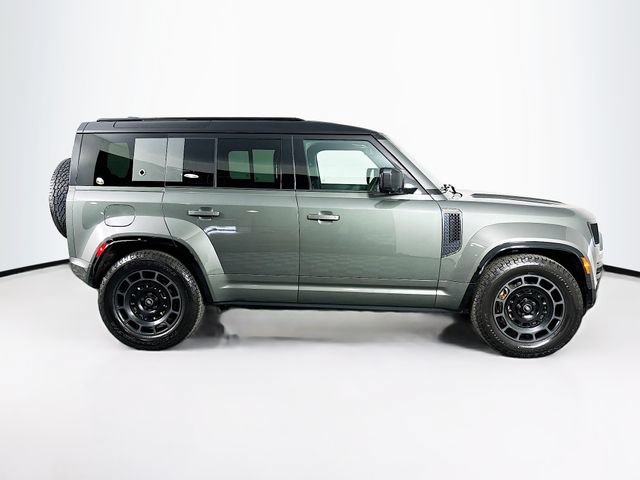Used 2025 Land Rover Defender 110 AWD/4WD image 4