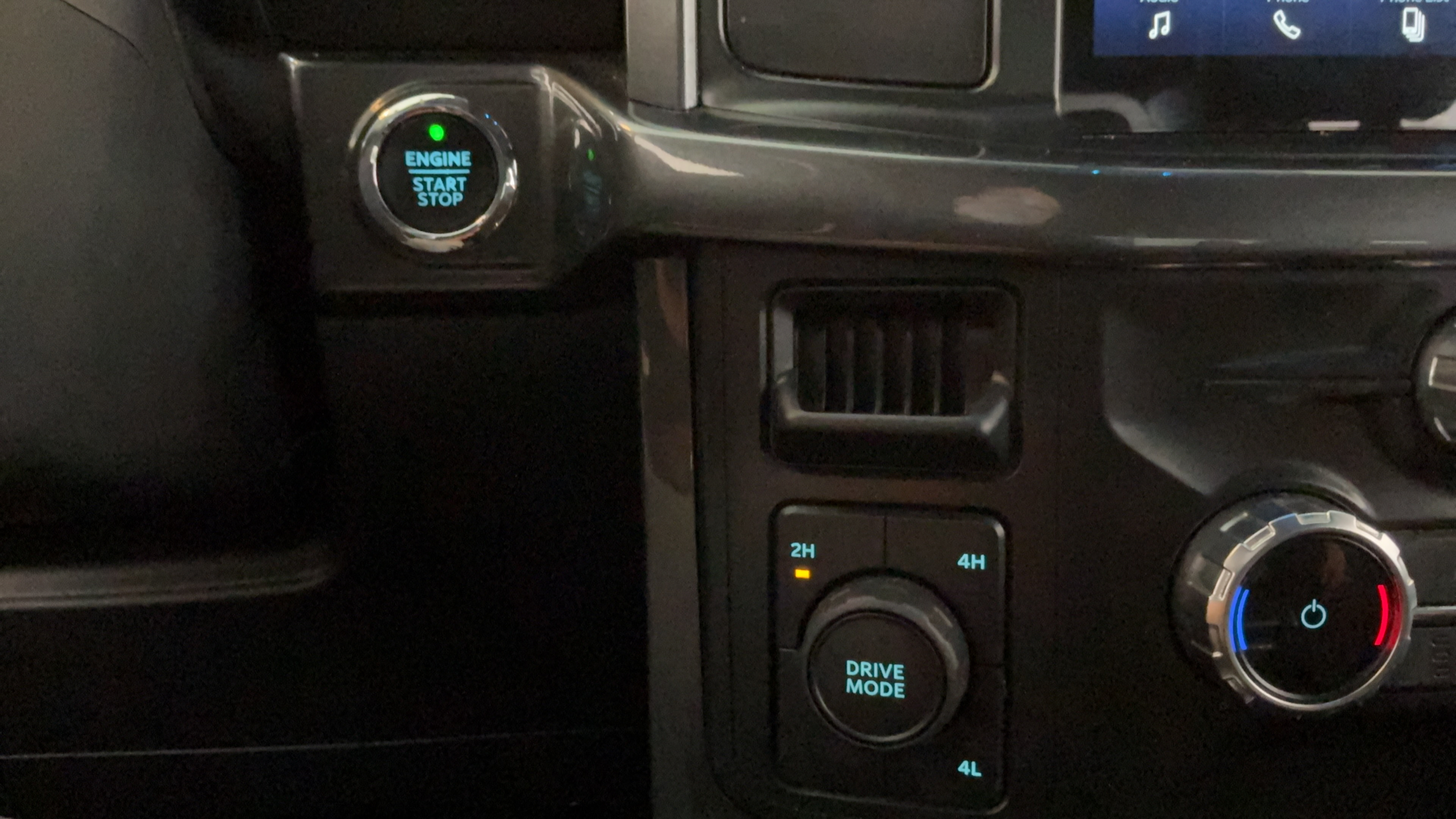 Used 2022 Ford F150 XLT w/ Equipment Group 302A High AWD/4WD image 19