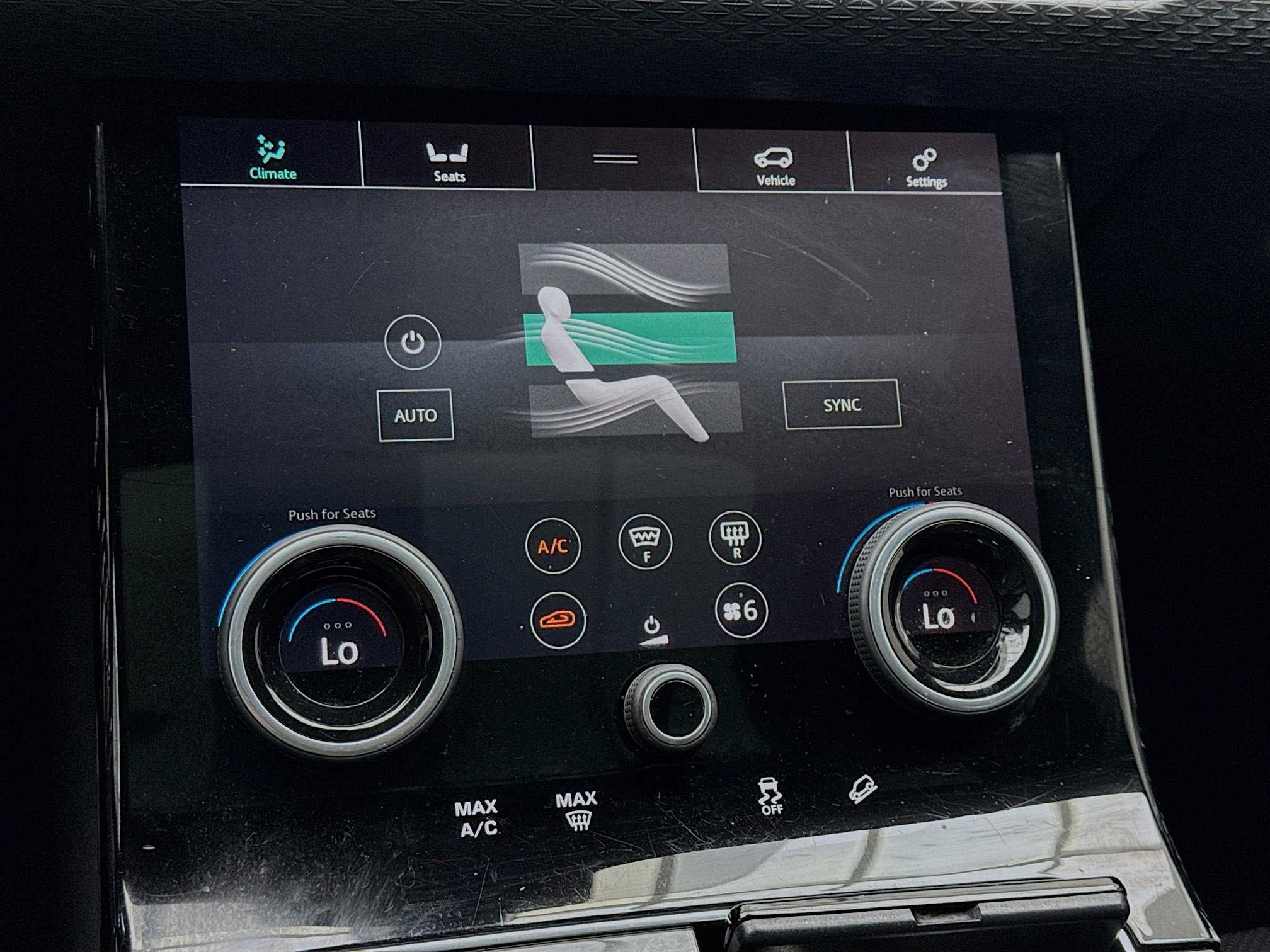 Used 2018 Land Rover Range Rover Velar R-Dynamic SE AWD/4WD image 12