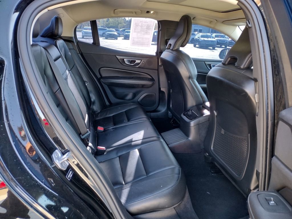 Used 2022 Volvo S60 T8 R-Design Expression AWD/4WD image 9