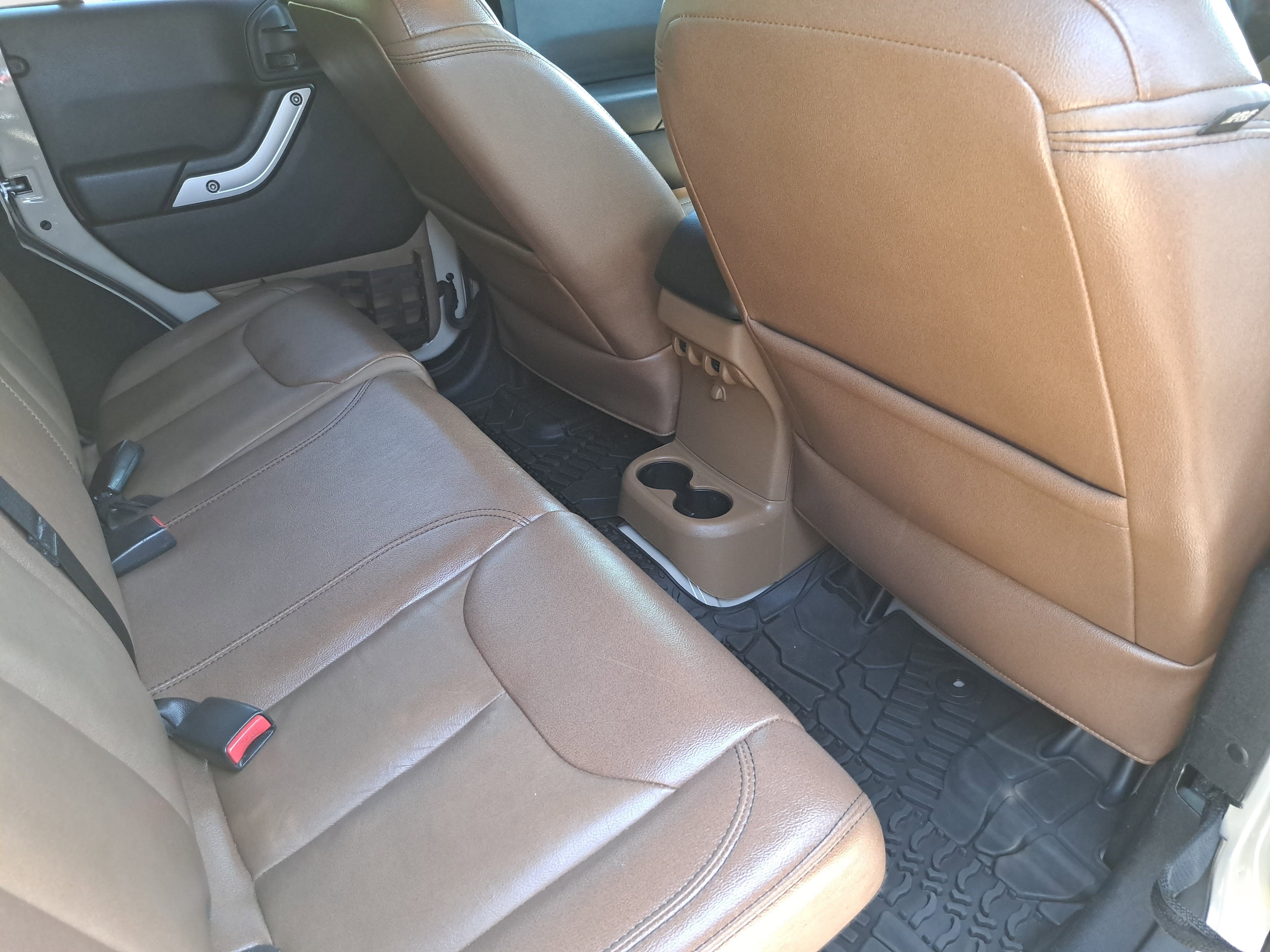 Used 2016 Jeep Wrangler Unlimited Rubicon w/ Connectivity Group image 11