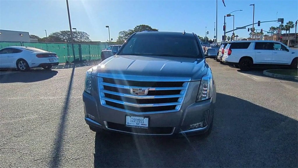 Used 2020 Cadillac Escalade ESV Premium Luxury image 3