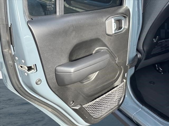 Used 2025 Jeep Wrangler Unlimited Rubicon AWD/4WD image 21