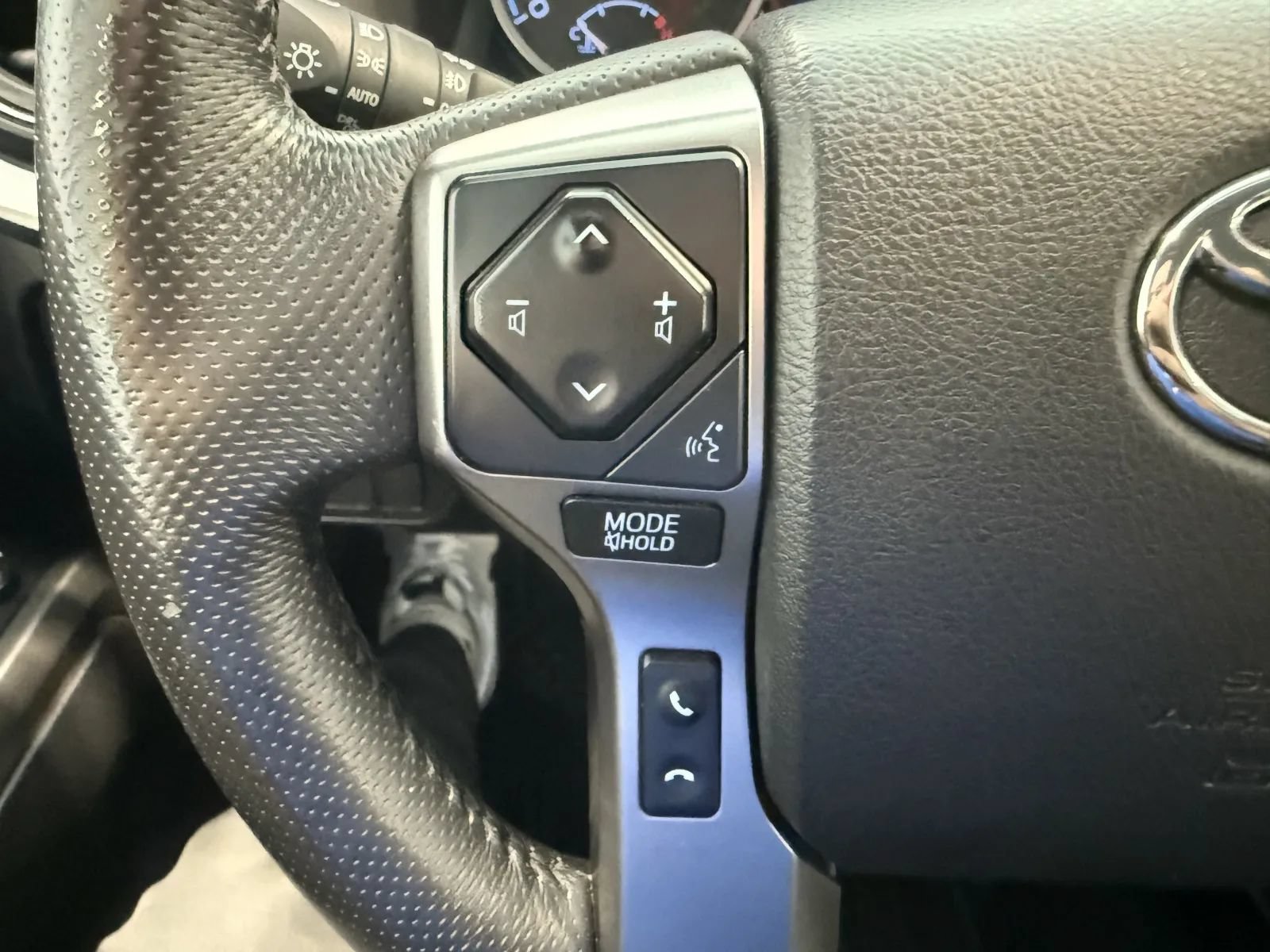 Used 2023 Toyota Tacoma SR5 w/ Technology Package AWD/4WD image 29