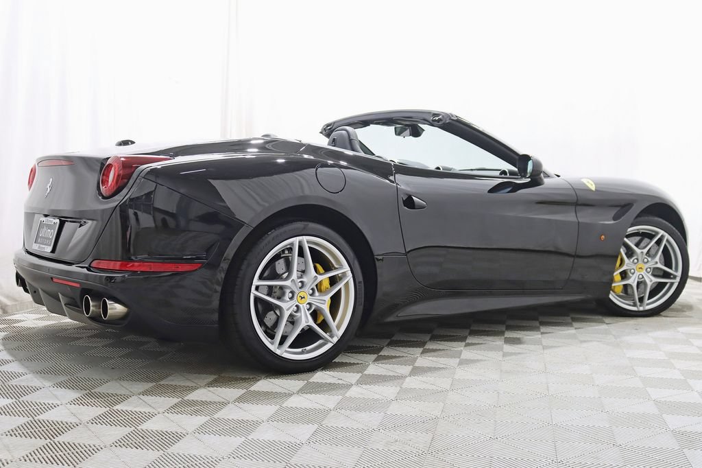 Used 2016 Ferrari California T RWD image 9