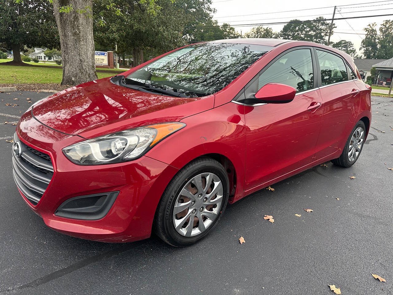 Used 2016 Hyundai Elantra GT FWD image 2