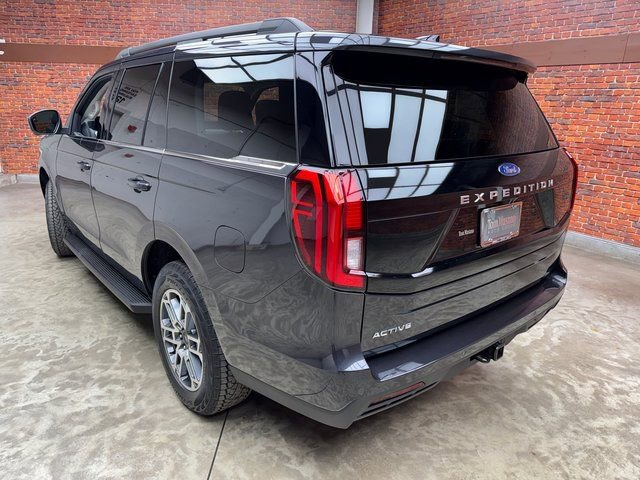 New 2026 Ford Expedition Active image 2