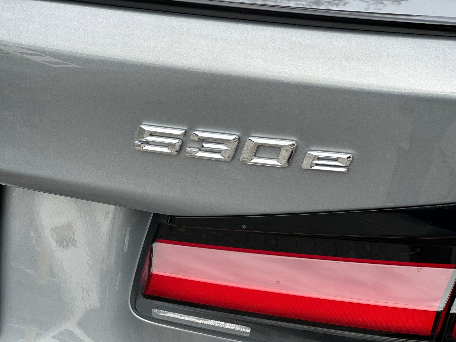 Used 2023 BMW 530e w/ M Sport Package image 26