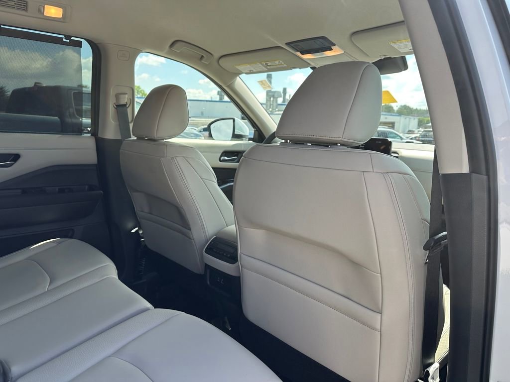 Used 2025 Nissan Pathfinder SL w/ Lighting Package (N92) image 22