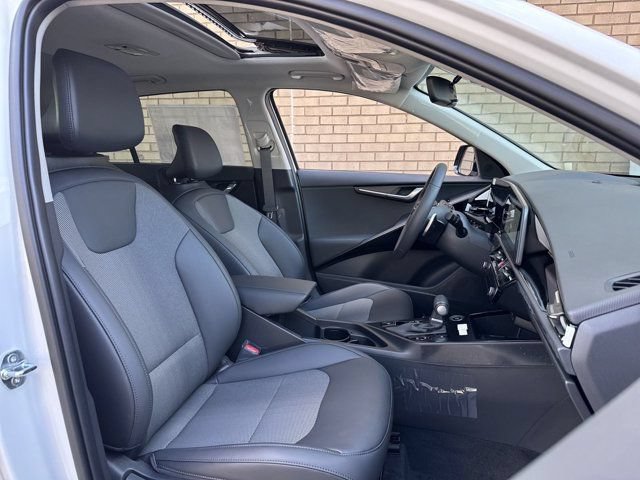 Used 2025 Kia Niro EX Touring FWD image 18