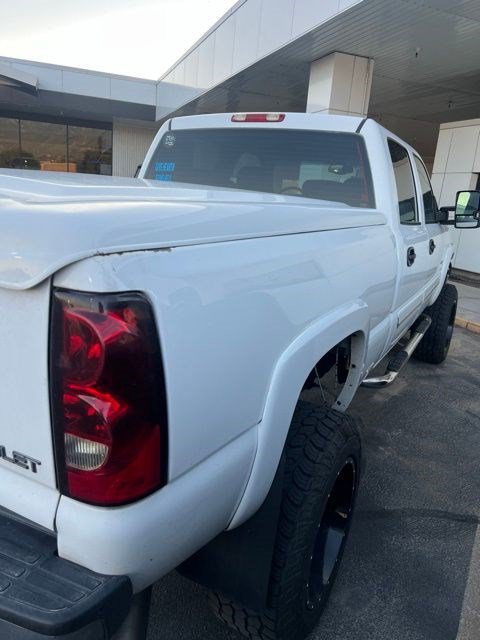 Used 2005 Chevrolet Silverado 2500 LS w/ Heavy-Duty Power Package AWD/4WD image 9