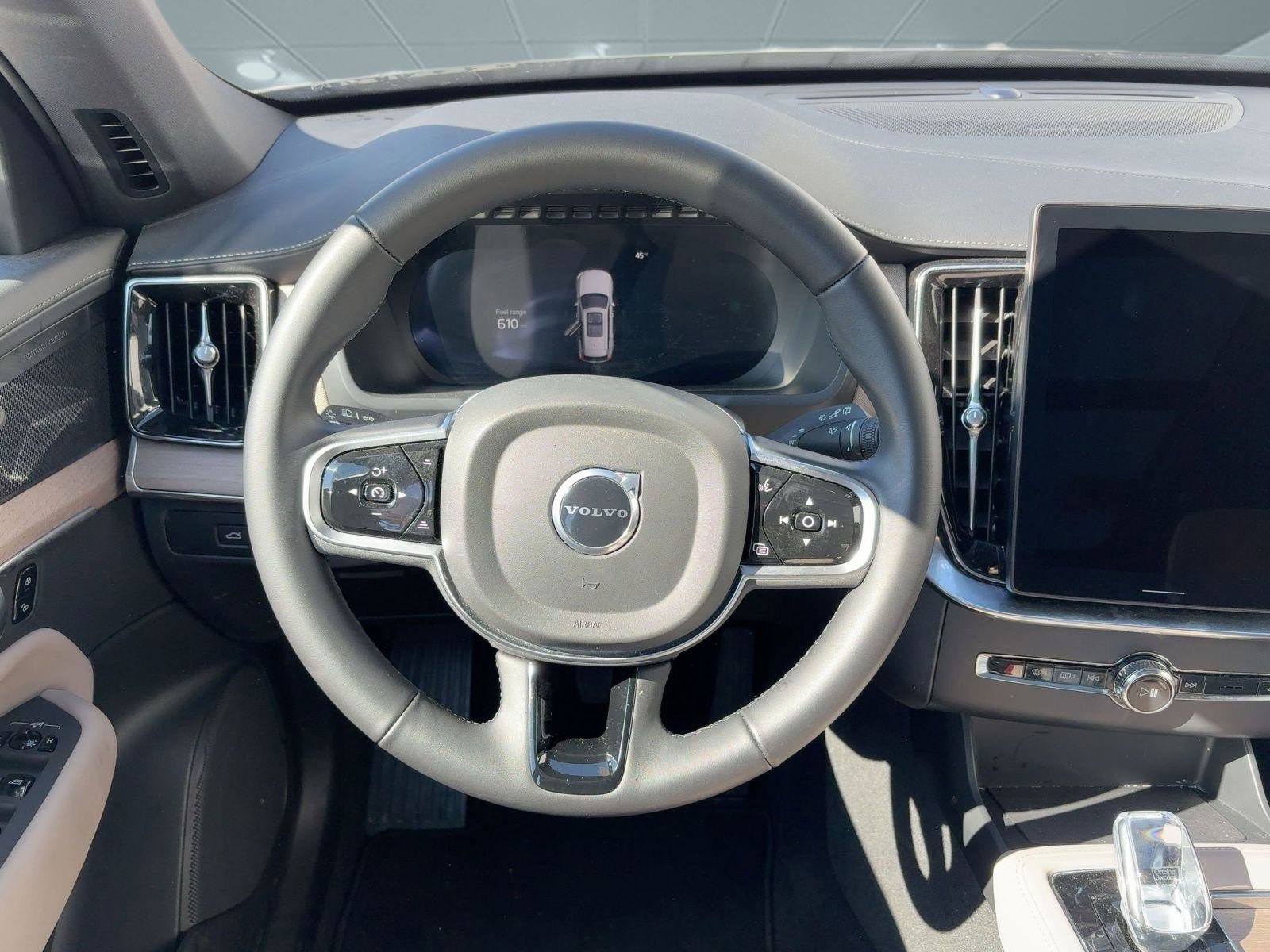Certified 2025 Volvo XC90 B5 Plus image 4