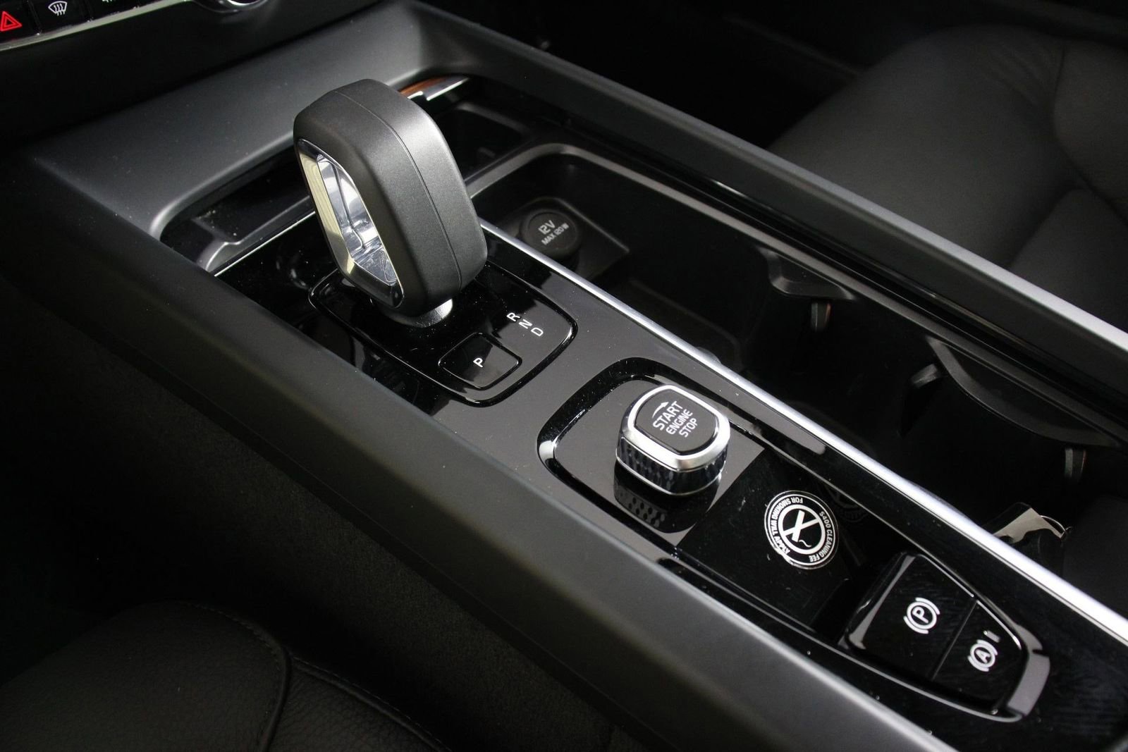 Used 2025 Volvo V60 B5 Cross Country Plus image 15