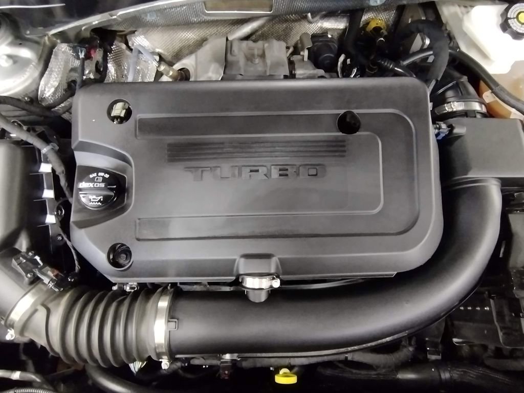 Used 2023 Buick Envision Essence image 7