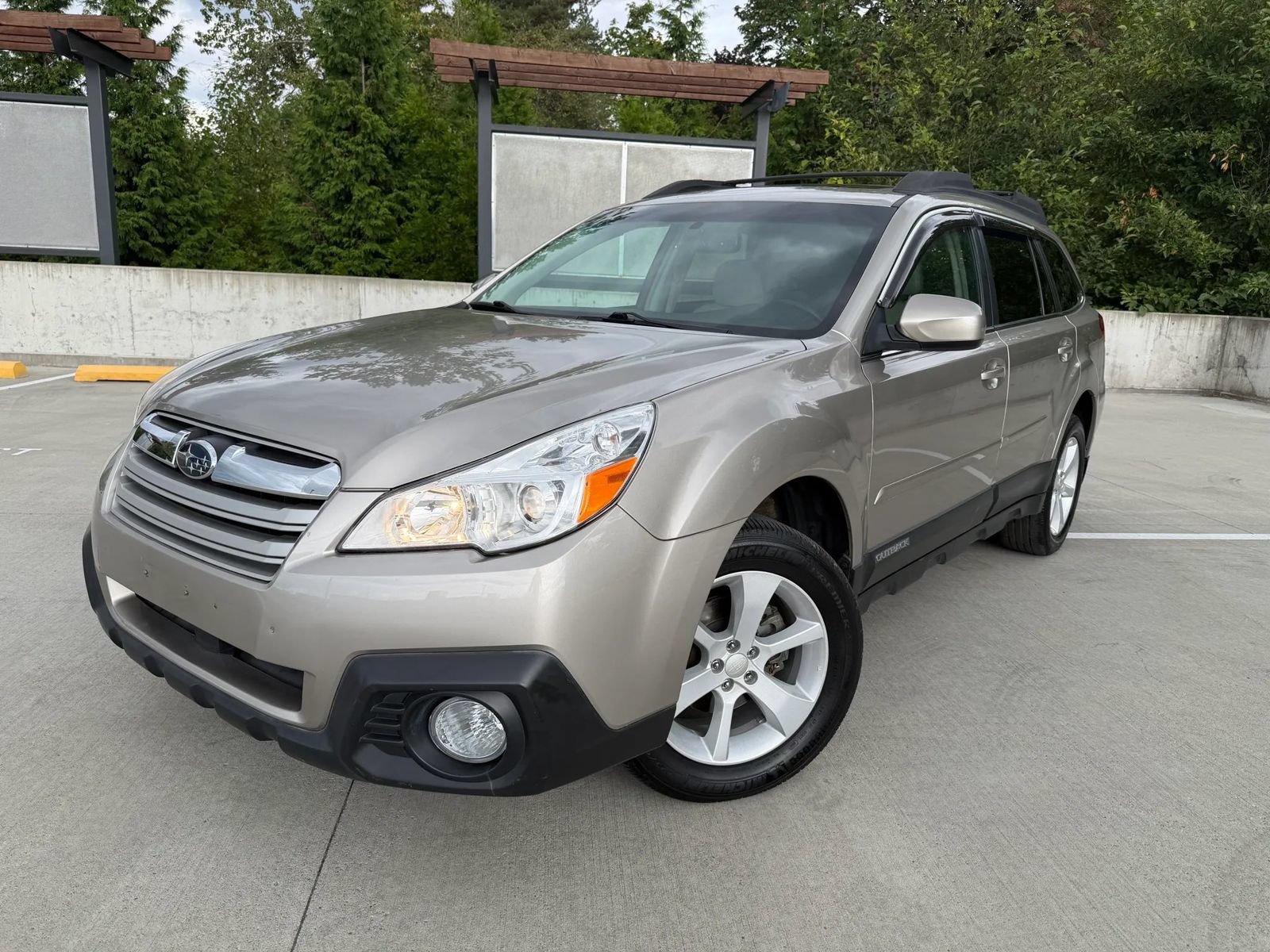 Used 2014 Subaru Outback 2.5i Premium w/ Moonroof Package AWD/4WD image 1