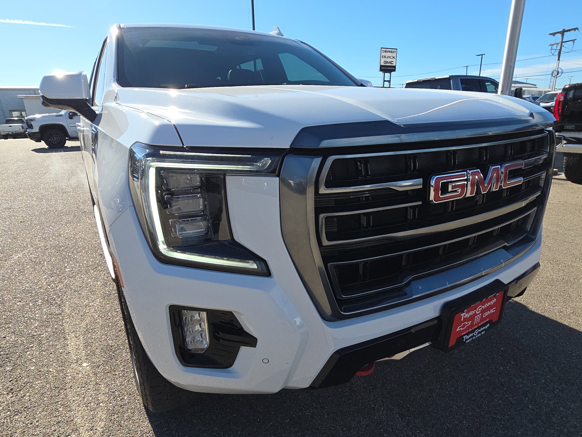 Used 2023 GMC Yukon XL AT4 w/ Technology Package image 11