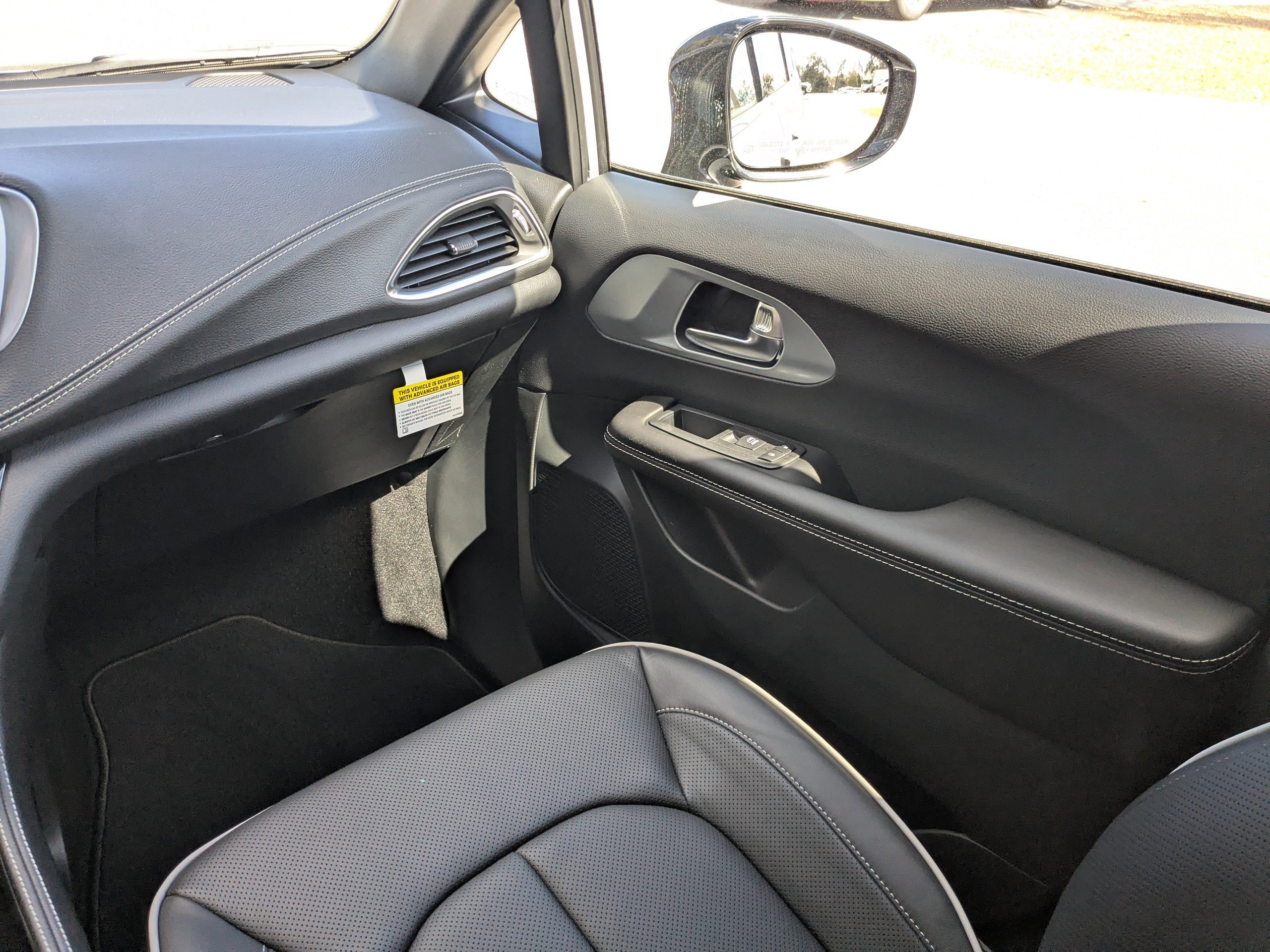 New 2026 Chrysler Pacifica Limited image 16