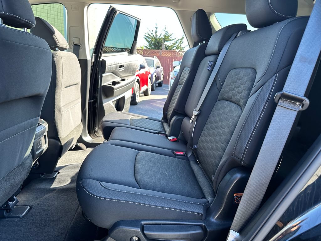 Used 2024 Nissan Pathfinder SV FWD image 17
