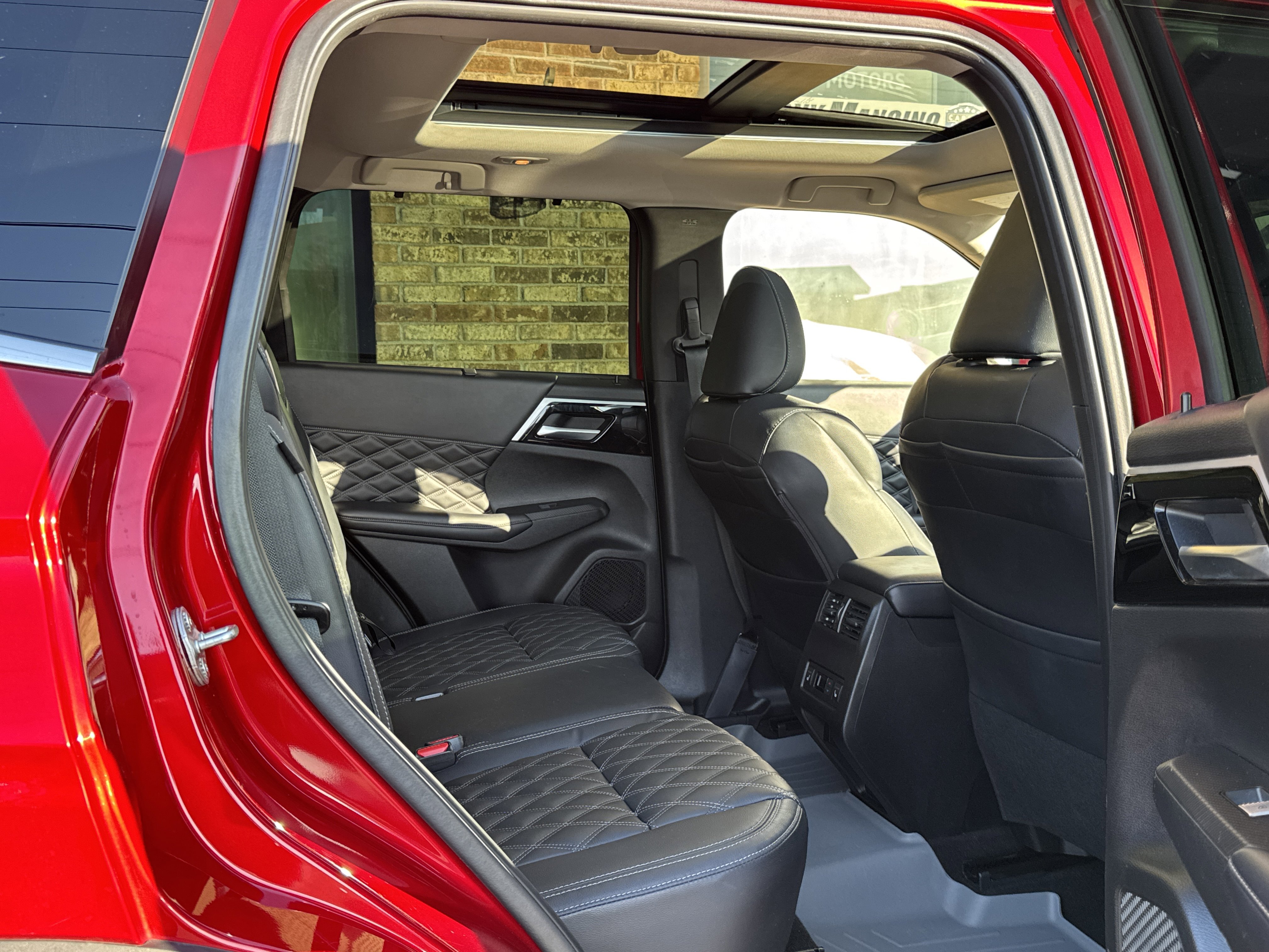 Used 2023 Mitsubishi Outlander SEL FWD image 24