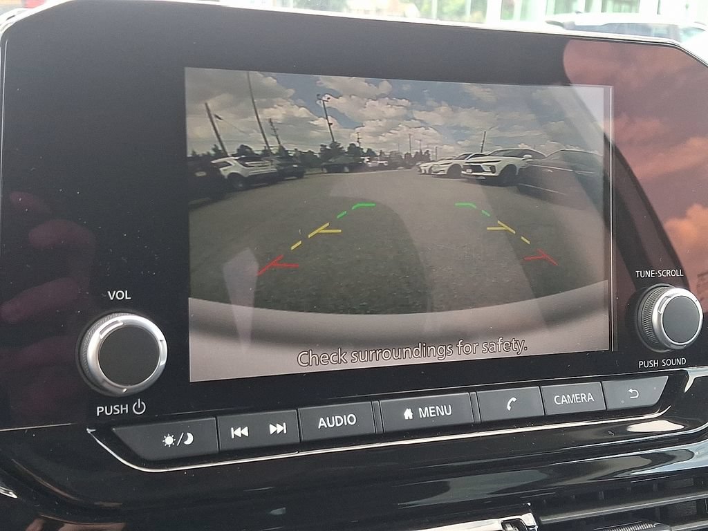 Used 2024 Nissan Pathfinder SV FWD image 17