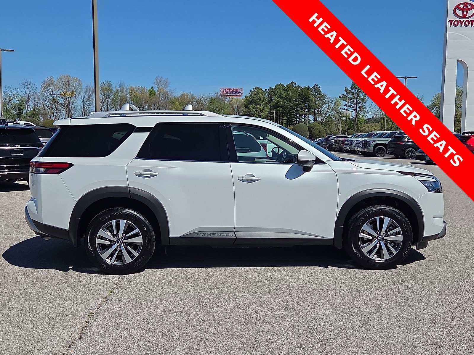 Used 2025 Nissan Pathfinder SL image 6