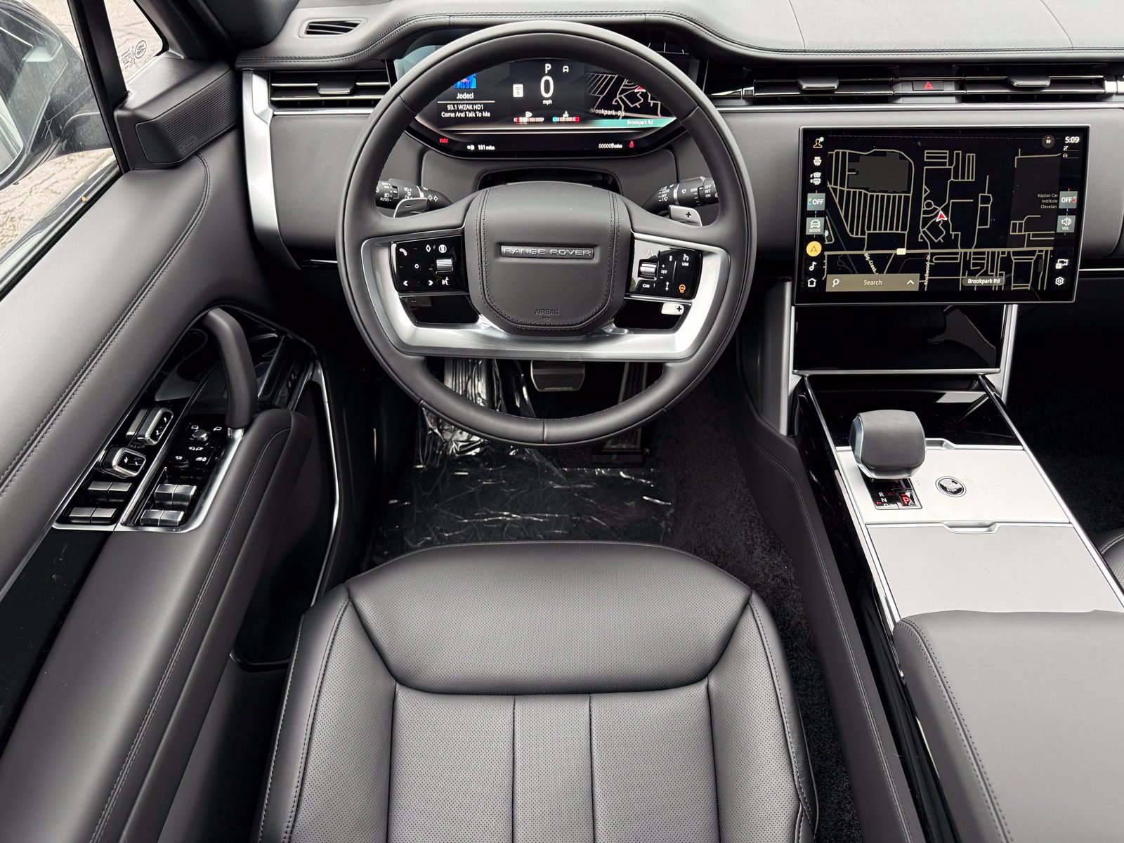New 2026 Land Rover Range Rover Long Wheelbase SE AWD/4WD image 34