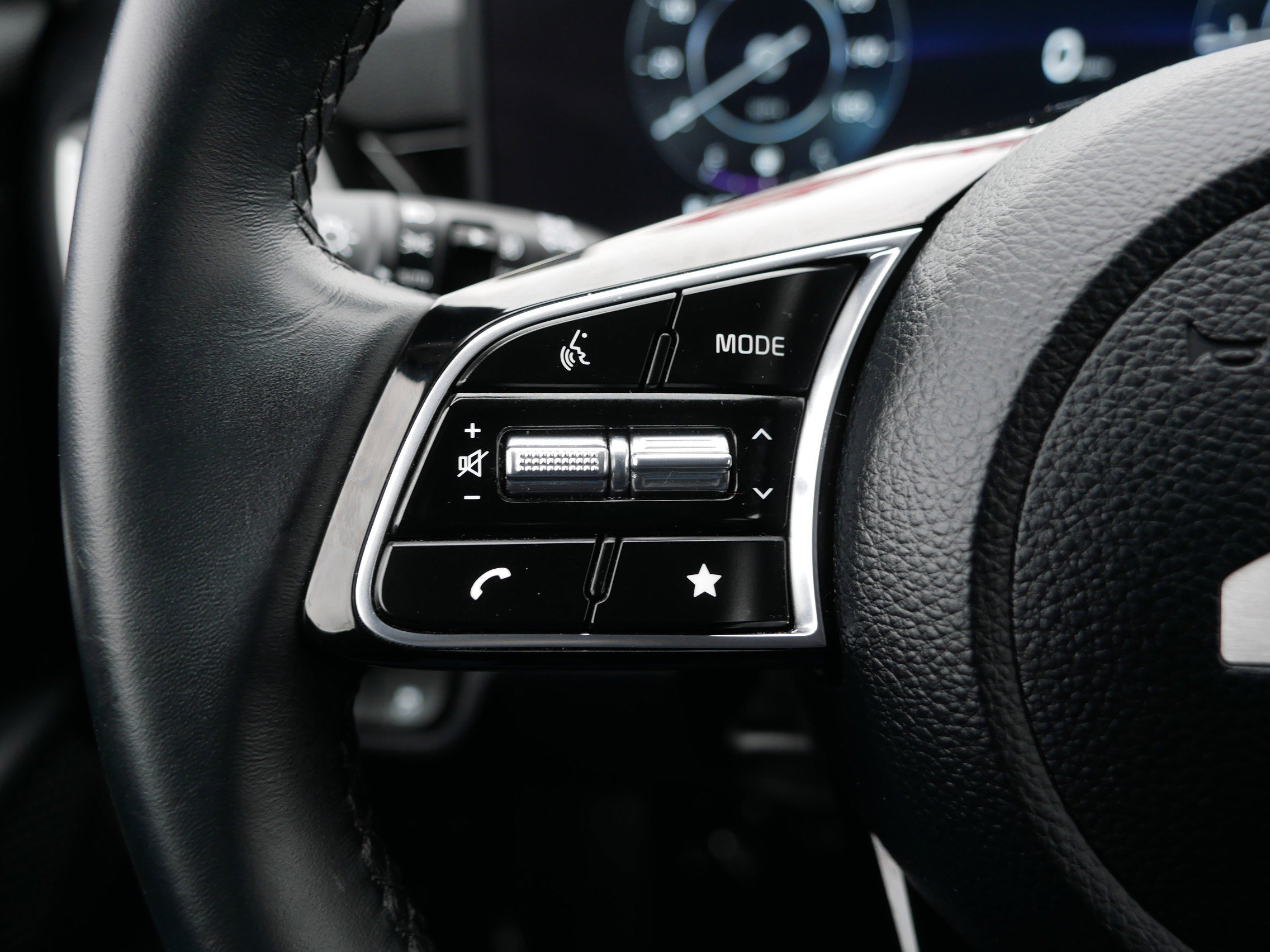 Certified 2025 Kia Seltos X-Line image 31