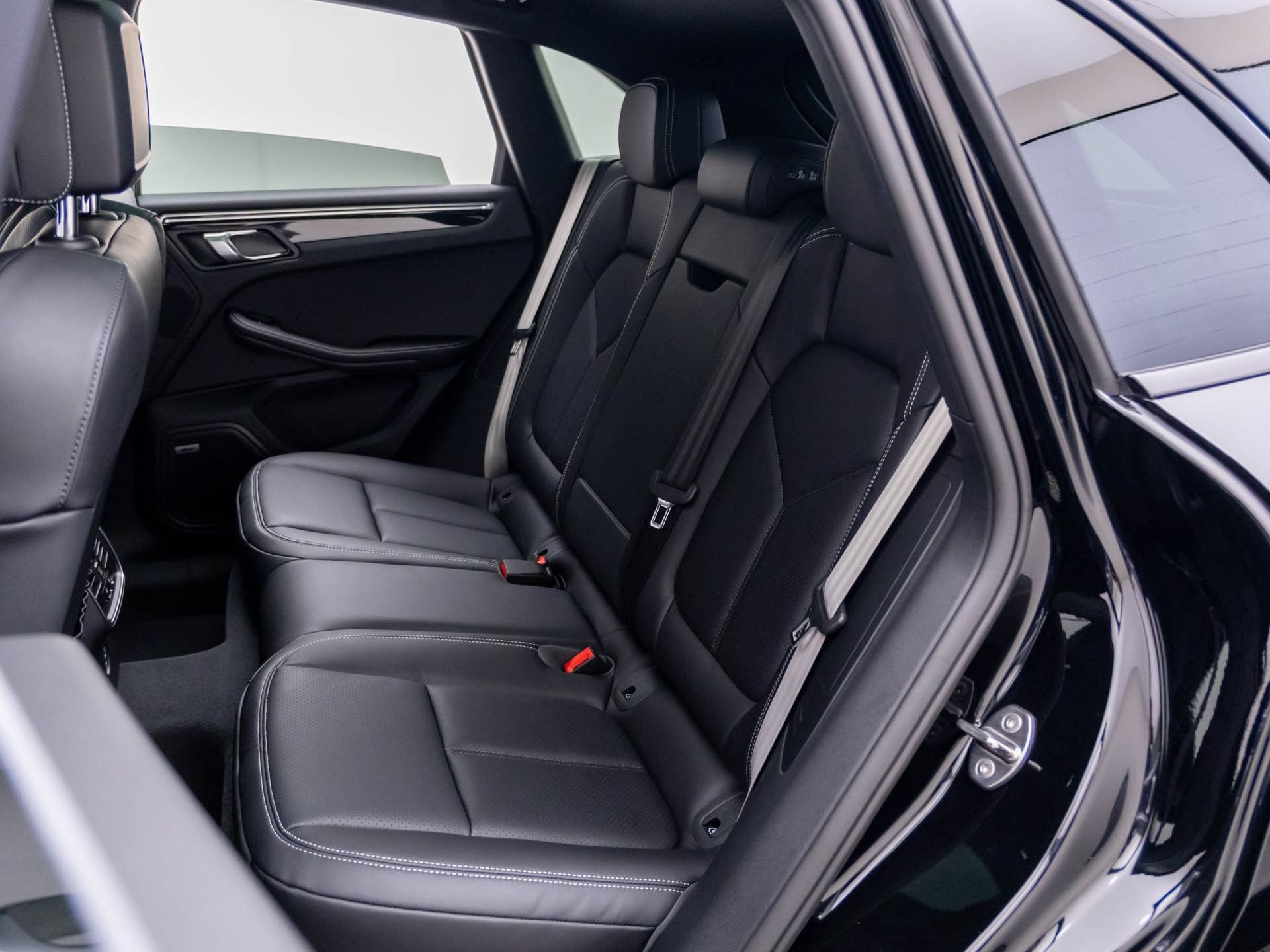 New 2026 Porsche Macan Turbo AWD/4WD image 18